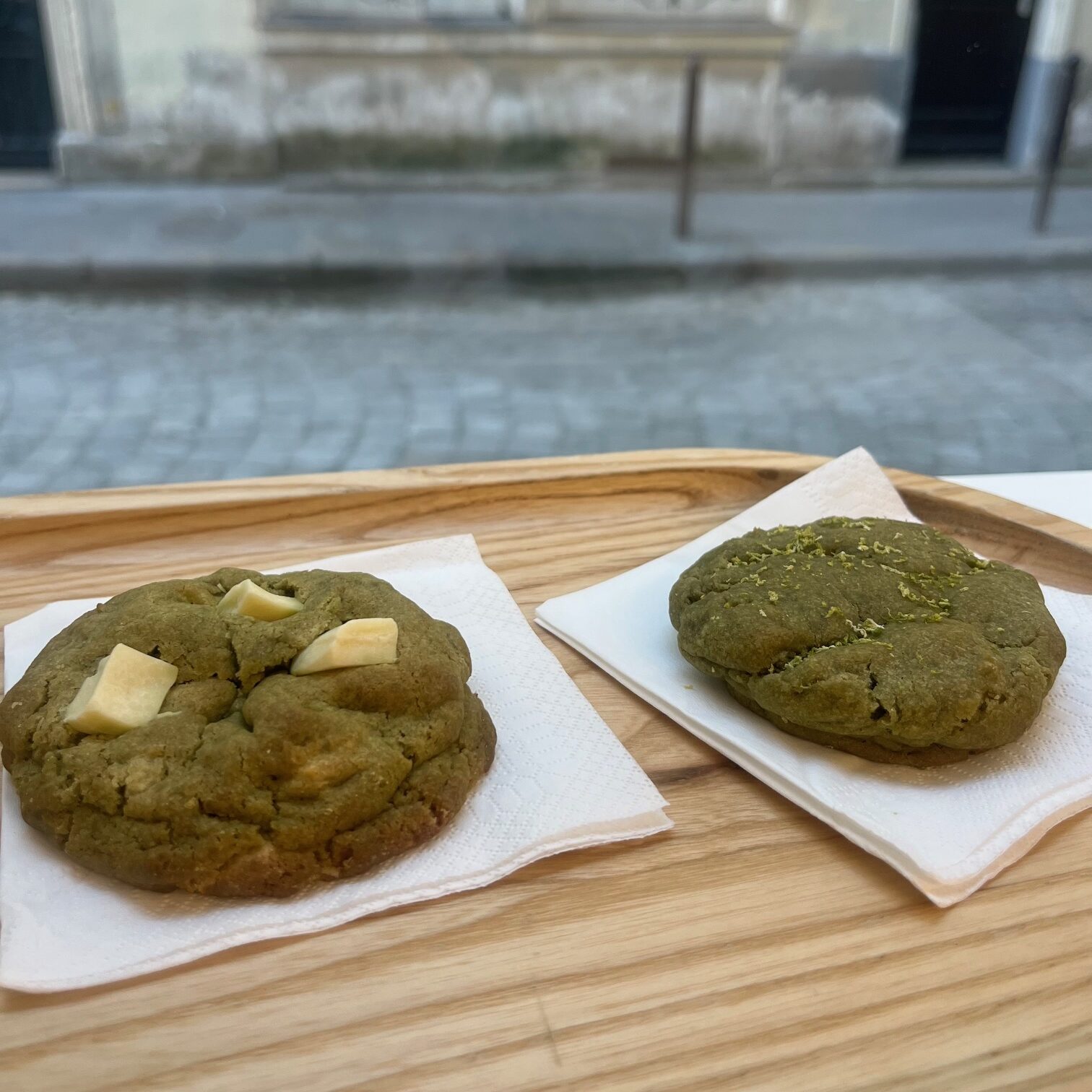 Cookie Matcha chocolat blanc et Cookie Matcha Yuzu de The Coffee