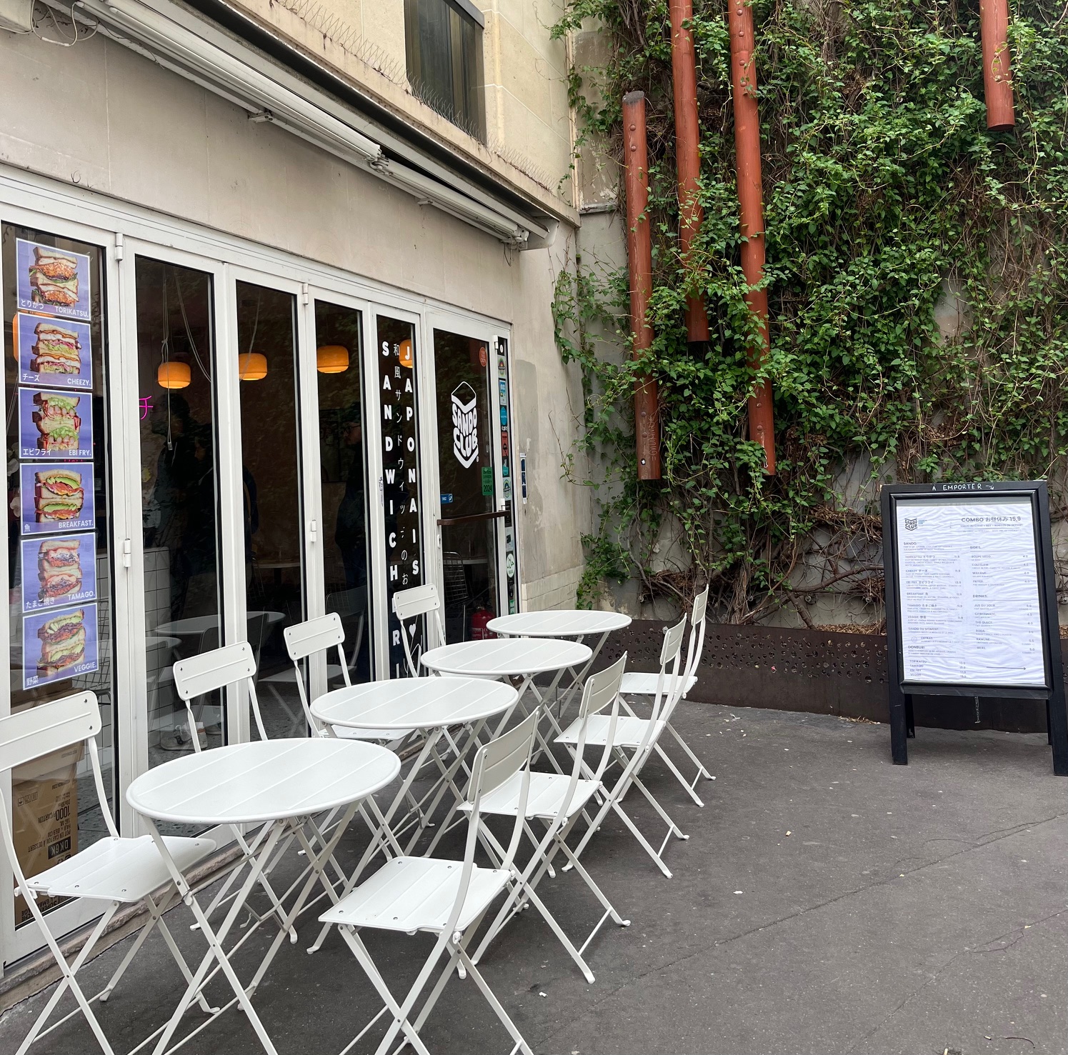 Devanture du restaurant Sando Club