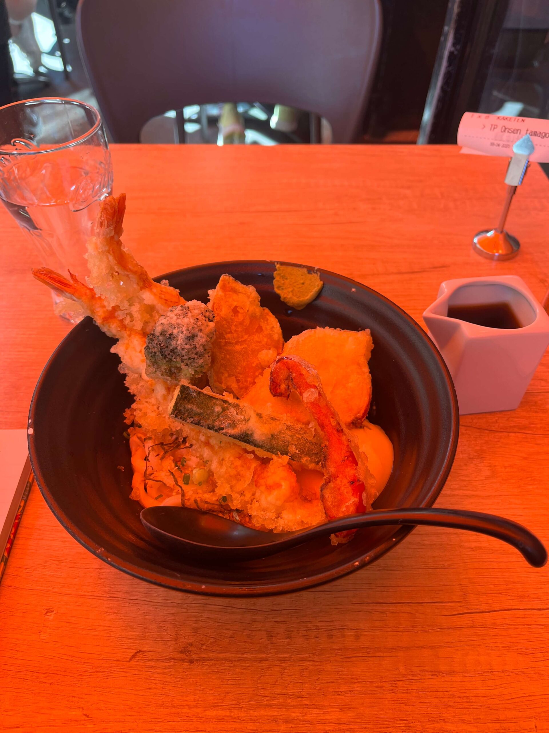 Tempura bukkake udon de Sanukiya